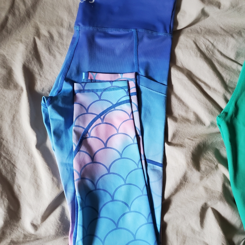 Mermaid 7/8 length Curves n Combatboots leggings. Size medium